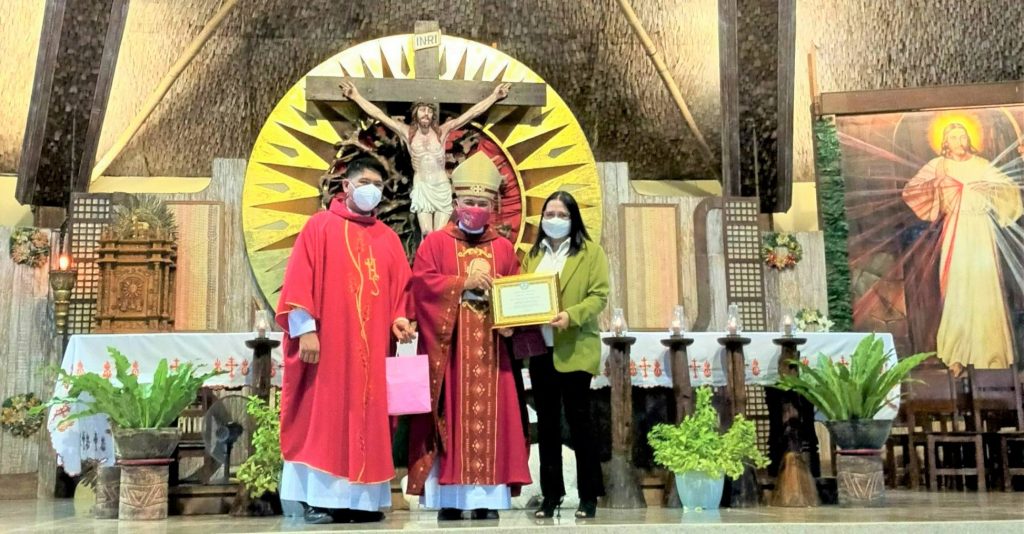 Archbishop of Lipa bestows Episcopal Blessing on DLSUMC for its “enormous contributions during the pandemic.”